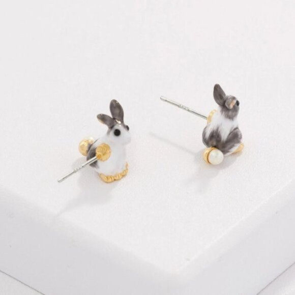 LES NEREIDES Rabbit  🌸 Faux Pearl Stud  Earrings Anthropologie - Picture 2 of 3